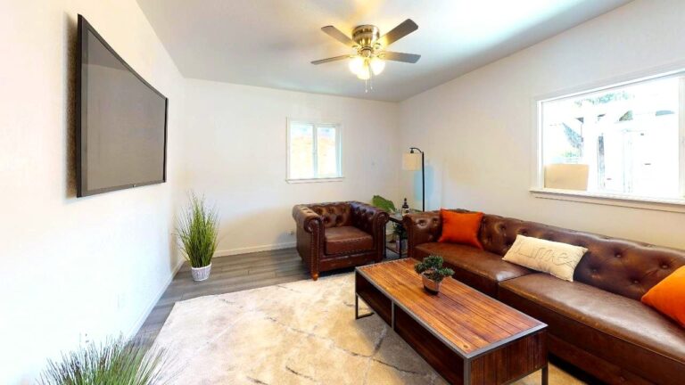 418-Kerr-Ave-Modesto-CA-Living-Room(1)