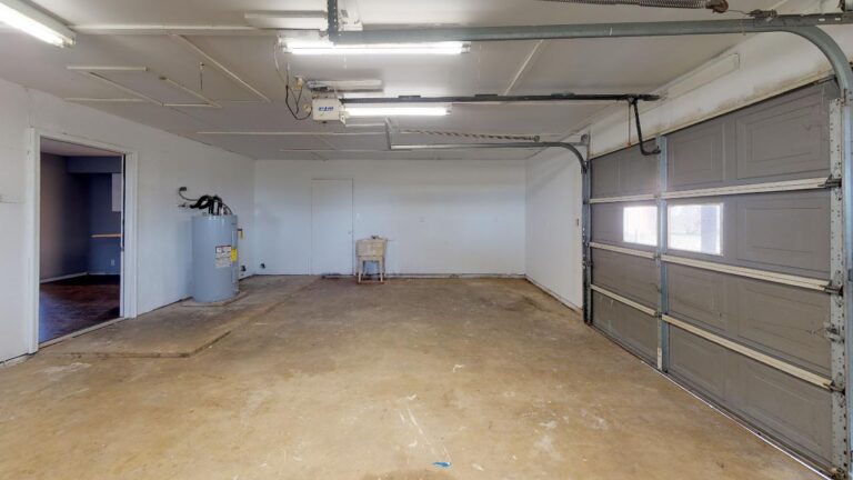 83-Keith-St-Victoria-TX-Garage(1)
